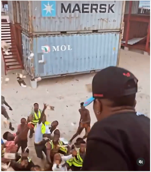 Wizkid Spray Cash on Loyal Fans Who Came Out to Greet Him in a Beach in Lagos (Video)