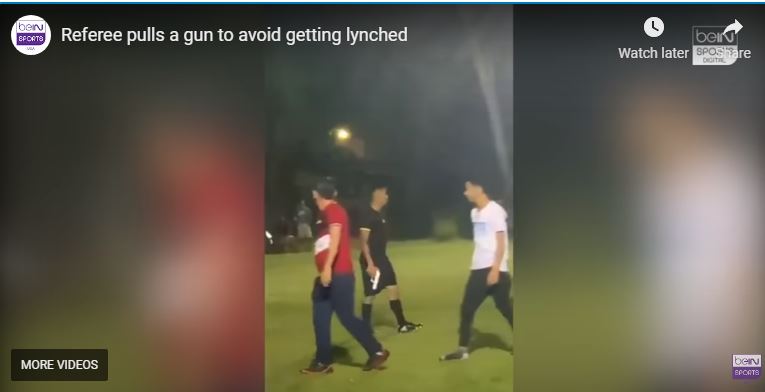 Referee Pulls out Gun during Football Match in Honduras (VIDEO)