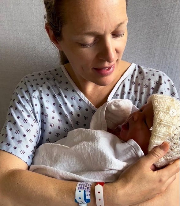 Suzie Villeneuve gives birth