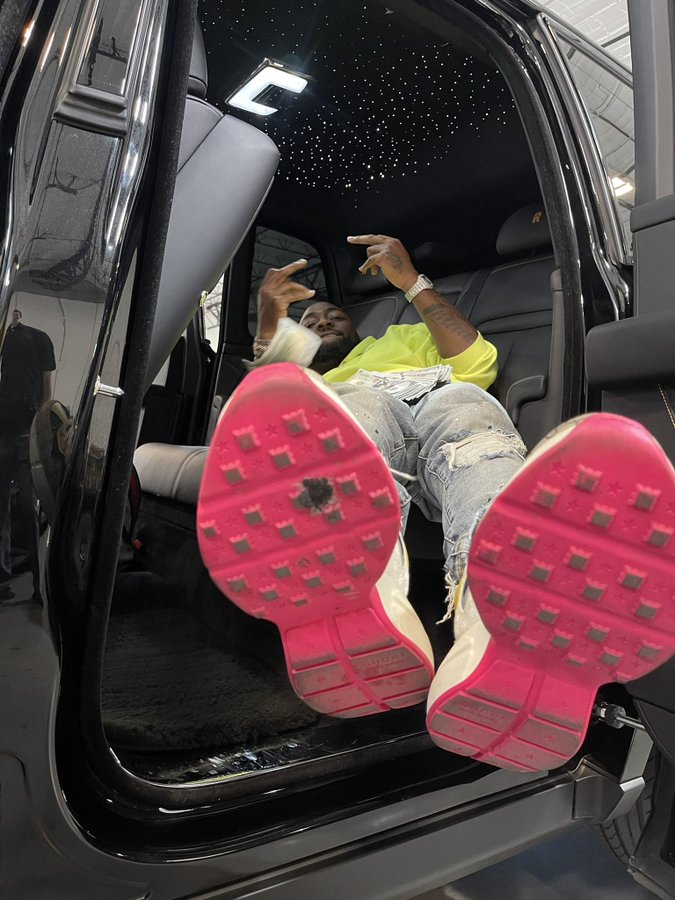 Buy New Shoes Davido; Fans Advice Davido After Sporting Him On Spoiled Sneakers