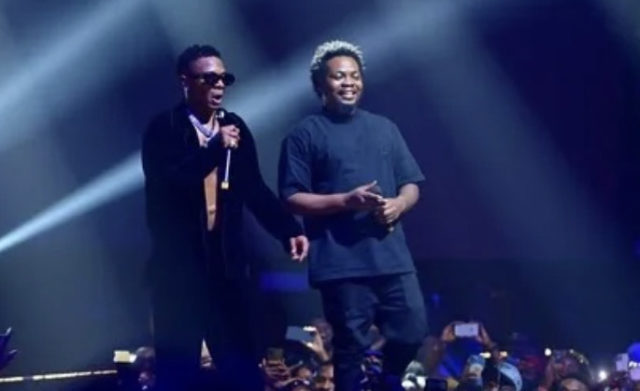 Video of Wizkid & Olamide Performing 'Omo to Shan' on Stage
